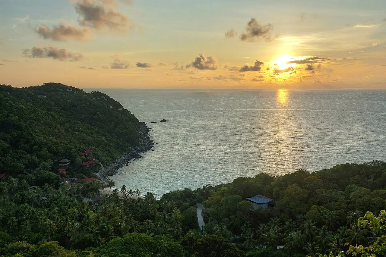 Sunrise over Ao Leuk bay